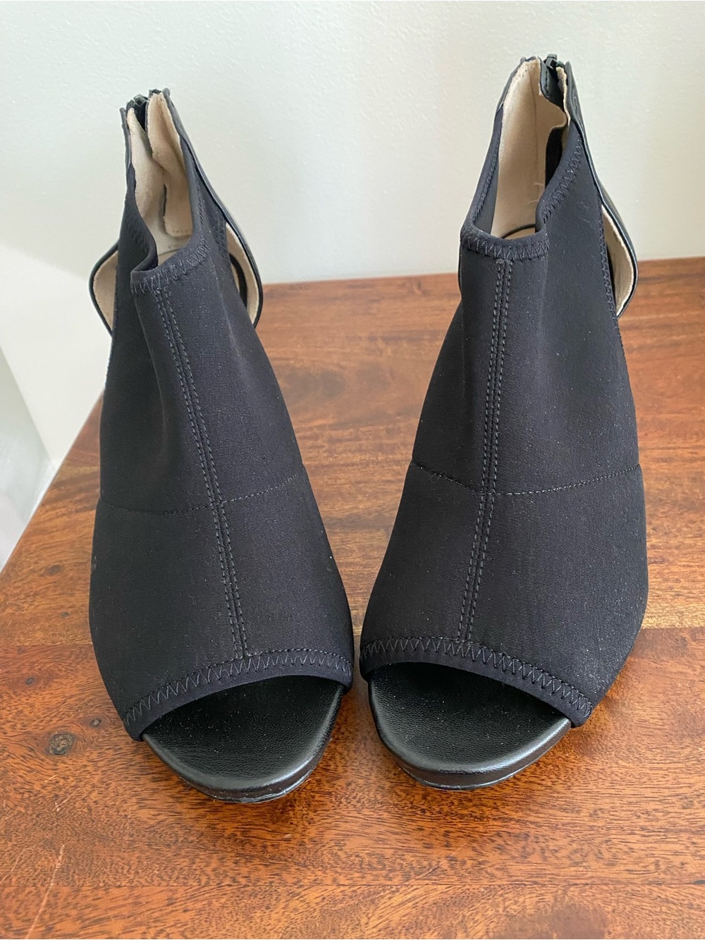 Life Stride Black Open-Toe Stretch Mules